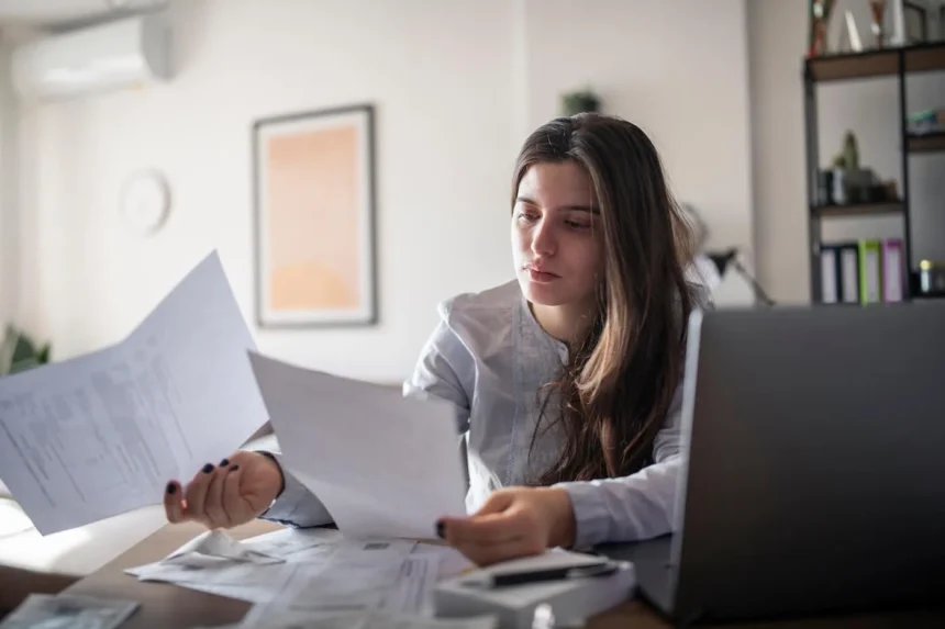 How to Manage Money on a Low Income in the US
